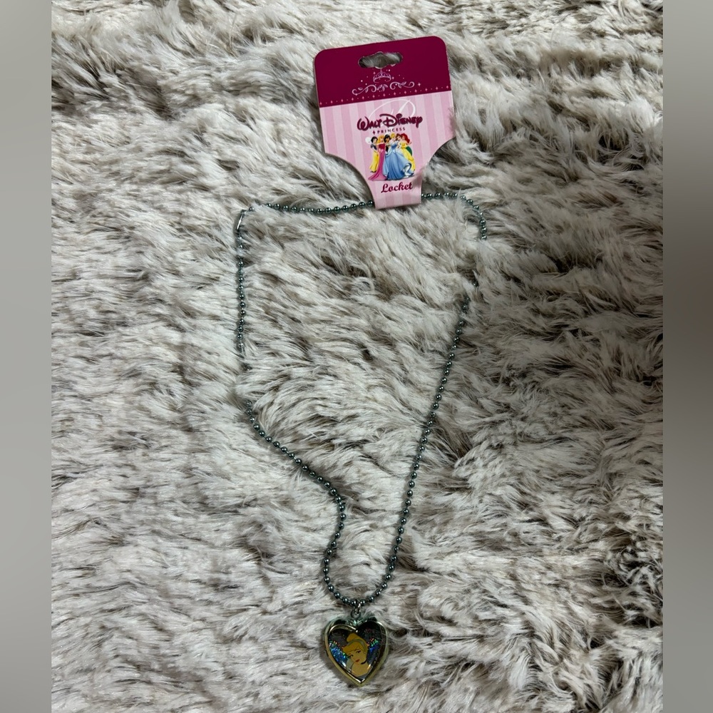 Disney Princess Girls Necklace with Opening Heart Locket 16" Long New with Tags - Picture 4 of 5